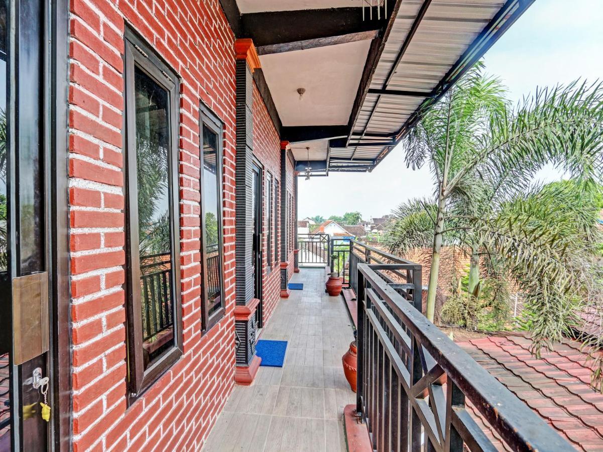 Spot On 91337 Pandu Homestay Klaten Wonogiri エクステリア 写真