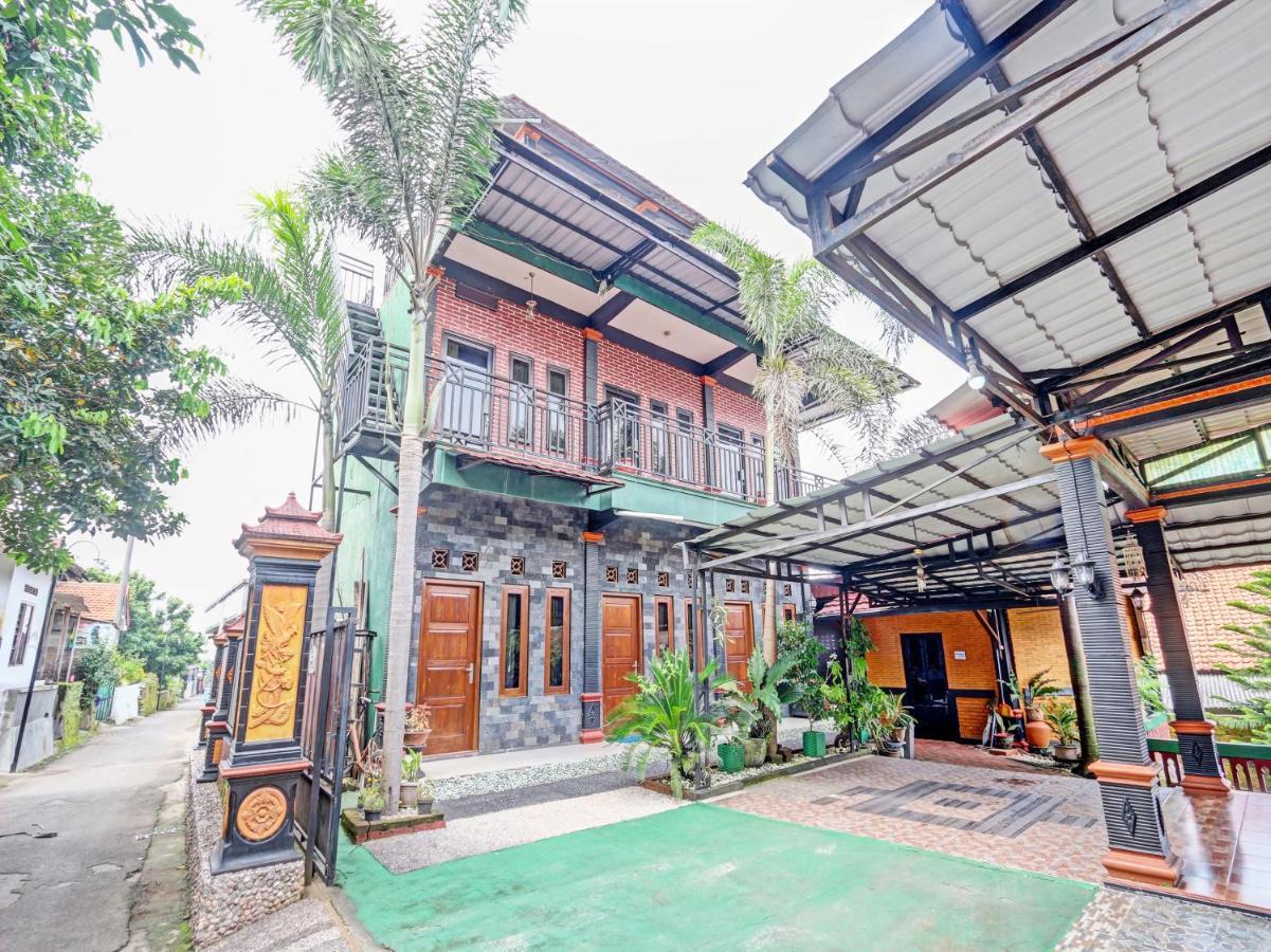 Spot On 91337 Pandu Homestay Klaten Wonogiri エクステリア 写真