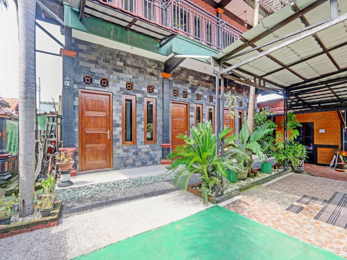 Spot On 91337 Pandu Homestay Klaten Wonogiri エクステリア 写真